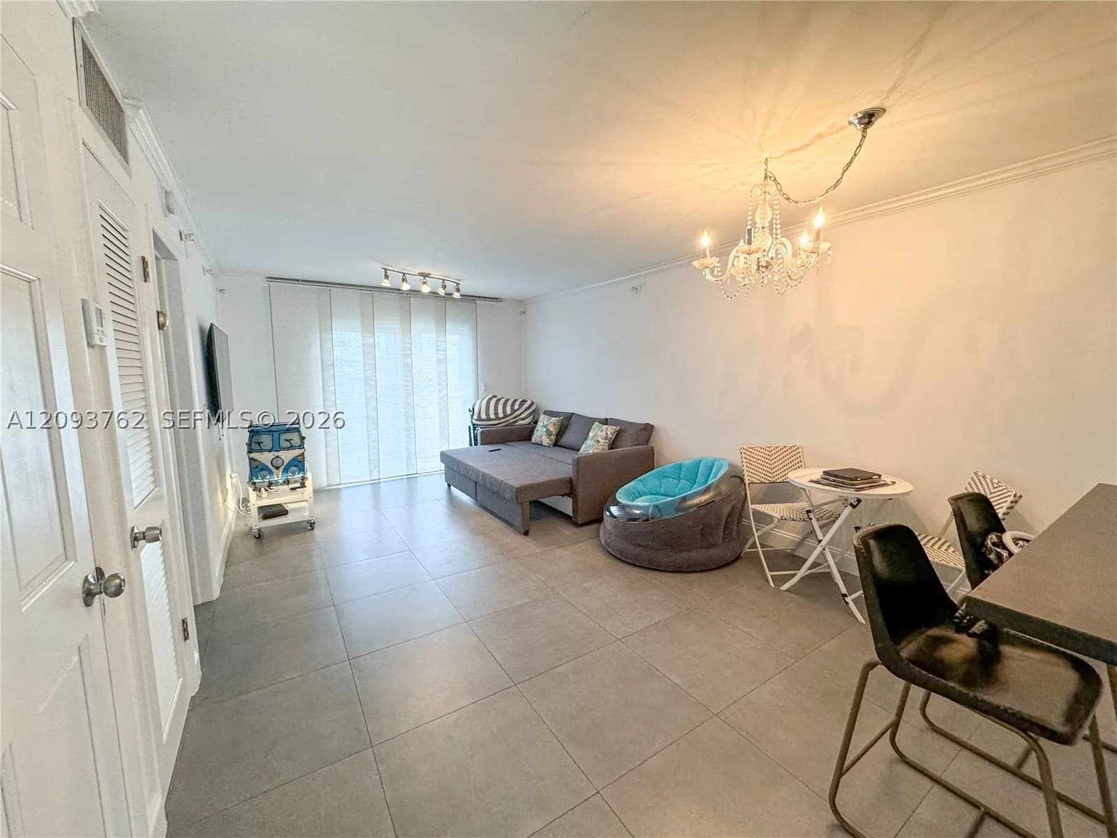 1-bedroom Apartment — 220 Washington Ave #4B, Miami Beach, FL 33139