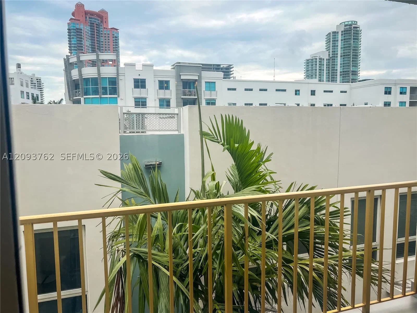 1-bedroom Apartment — 220 Washington Ave #4B, Miami Beach, FL 33139