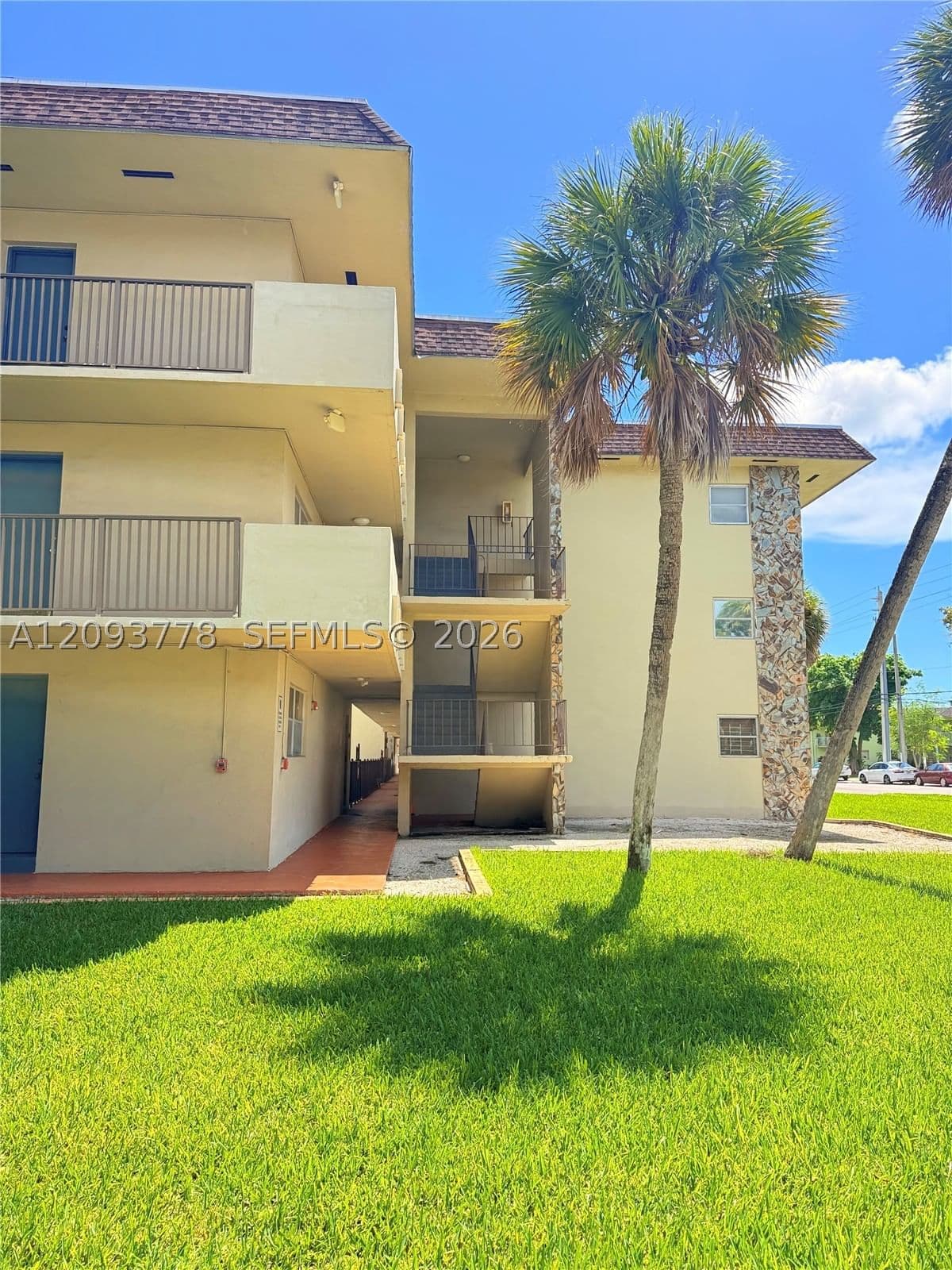 1-bedroom Condo — 7505 82nd St #305, Miami, FL 33143