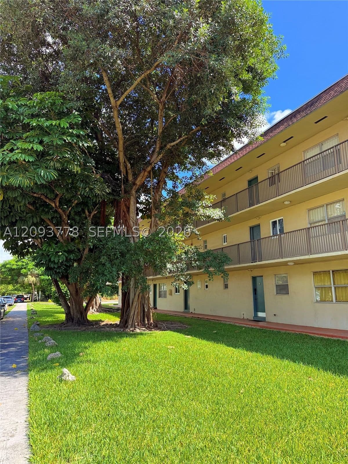 1-bedroom Condo — 7505 82nd St #305, Miami, FL 33143
