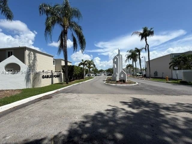 1-bedroom Condo — 4590 68th Ct Cir #8, Miami, FL 33155
