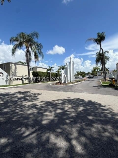 1-bedroom Condo — 4590 68th Ct Cir #8, Miami, FL 33155