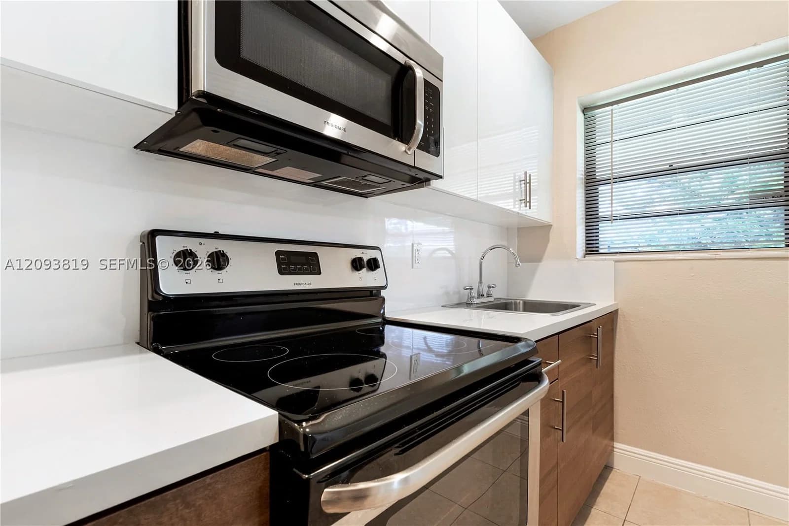 1-bedroom Property — 214 Salamanca Ave #3, Coral Gables, FL 33134