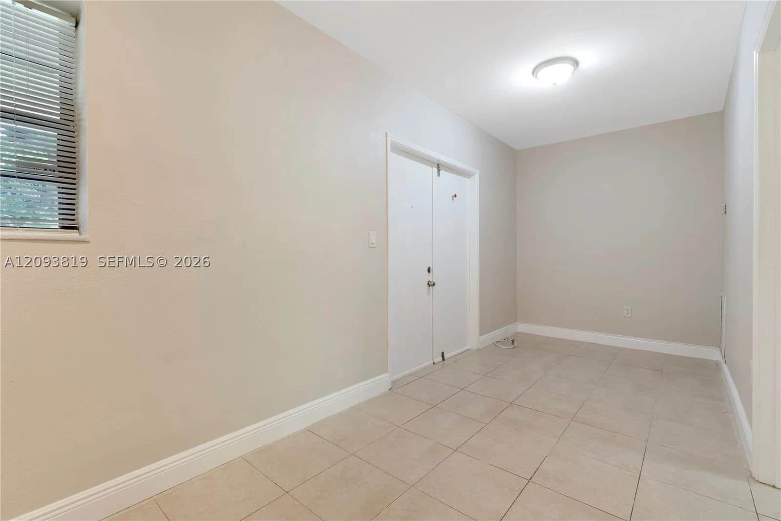 1-bedroom Property — 214 Salamanca Ave #3, Coral Gables, FL 33134