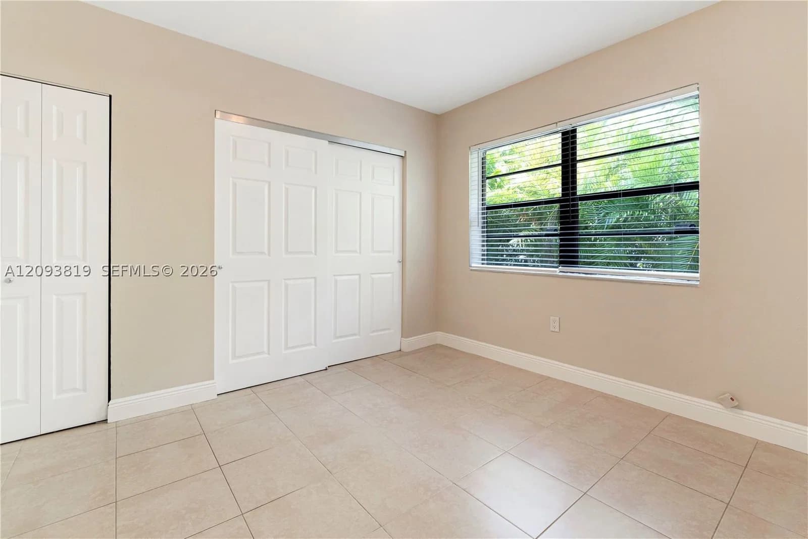 1-bedroom Property — 214 Salamanca Ave #3, Coral Gables, FL 33134