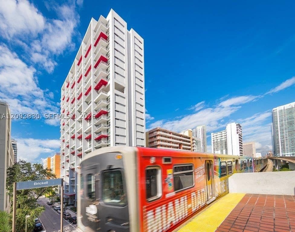 2-bedroom Apartment — 117 10th Street #1702, Miami, FL 33130