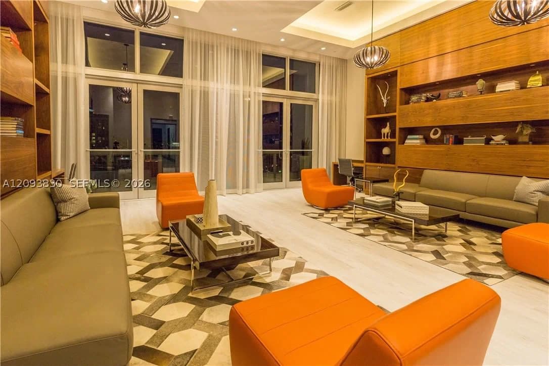 2-bedroom Apartment — 117 10th Street #1702, Miami, FL 33130