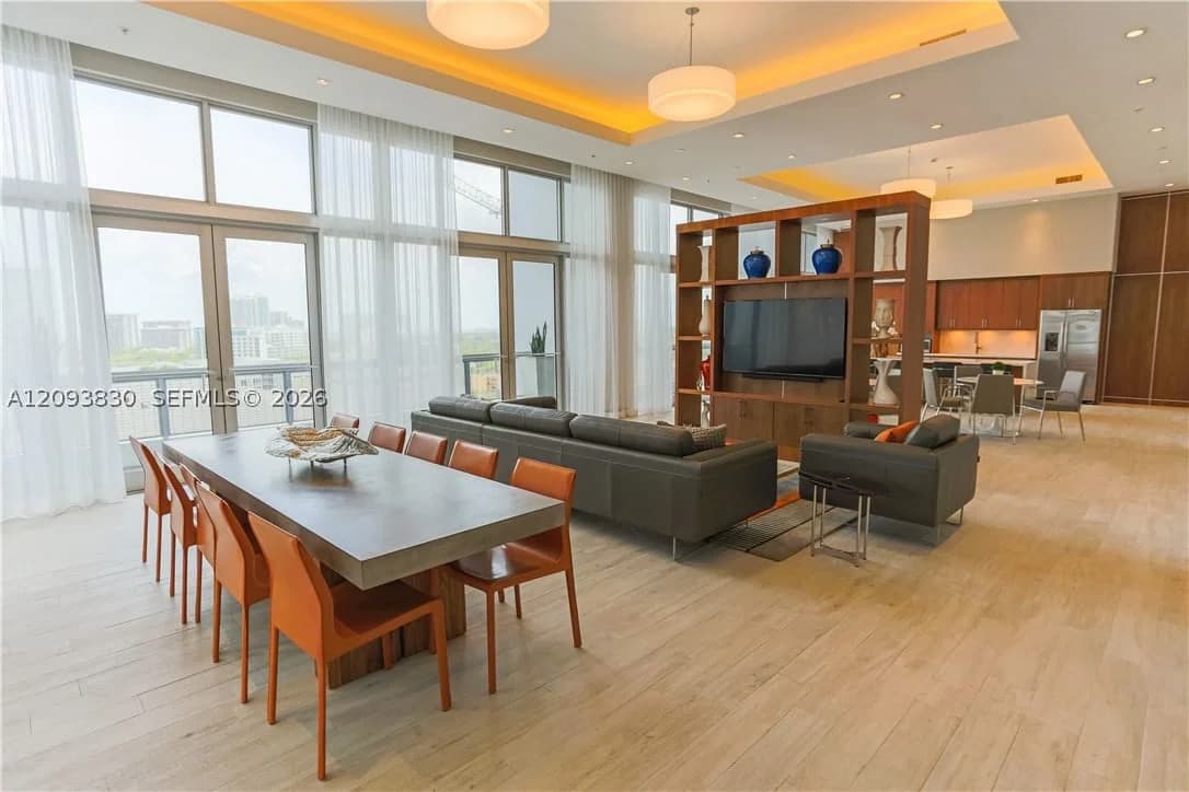 2-bedroom Apartment — 117 10th Street #1702, Miami, FL 33130