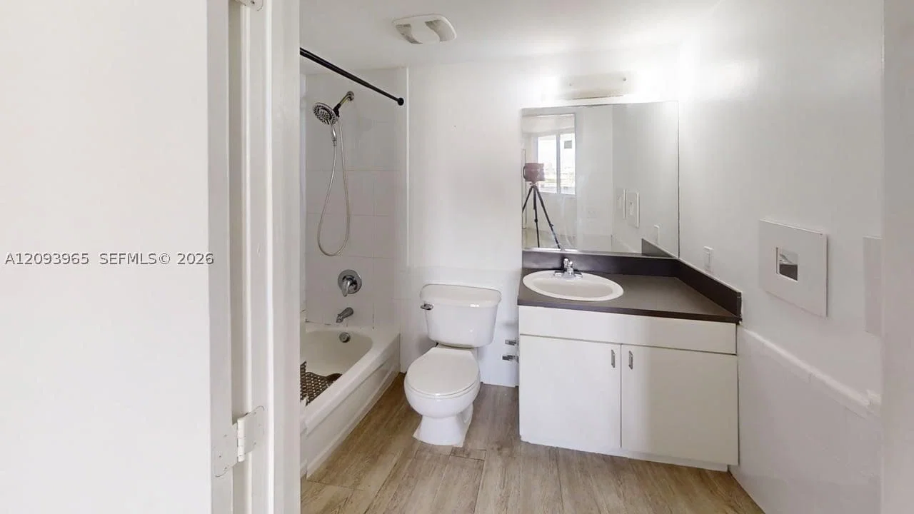 2-bedroom Condo — 219 12th Ave #514, Miami, FL 33128