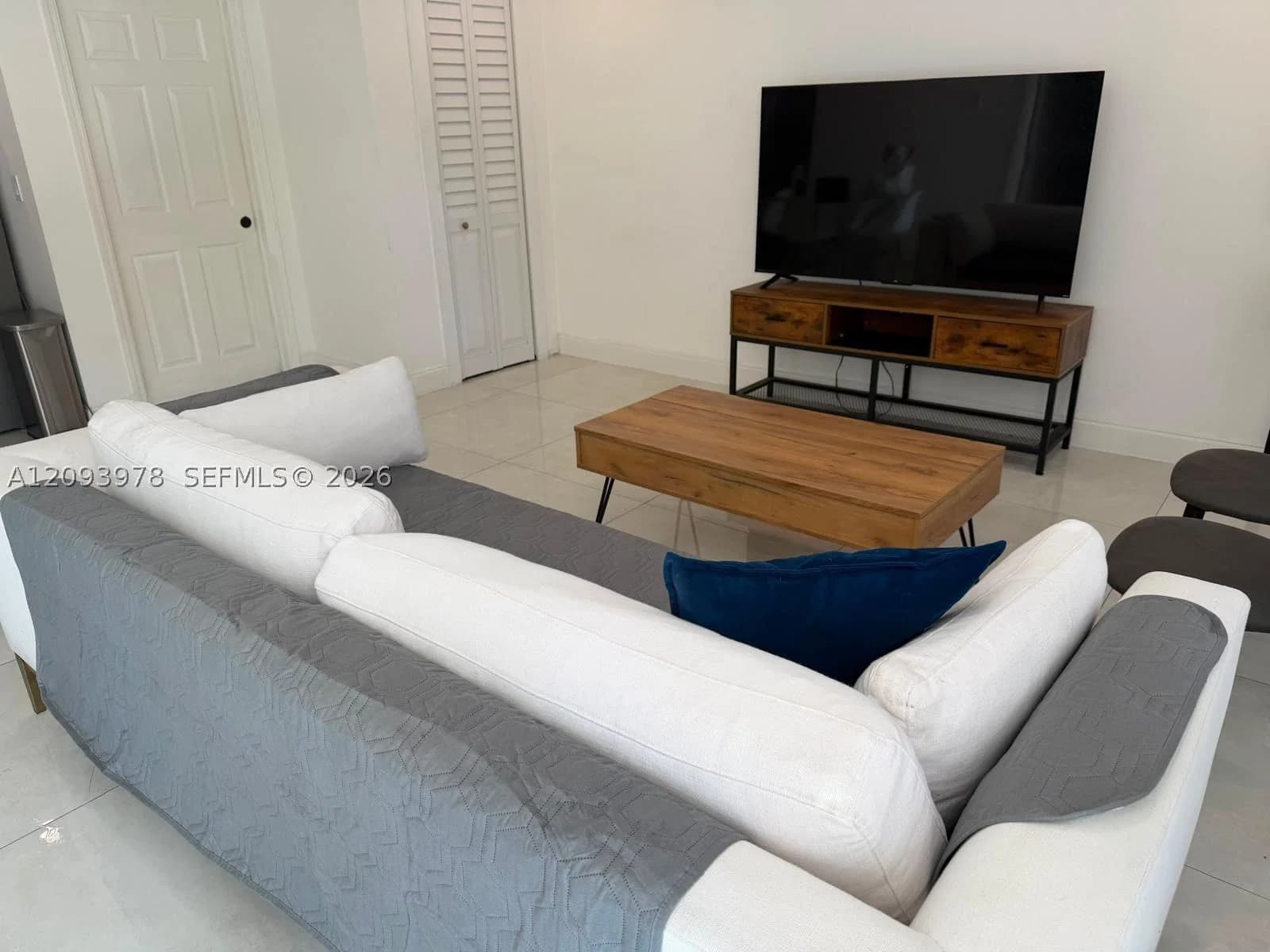 1-bedroom Property — 2165 47th St #B, Dania Beach, FL 33312
