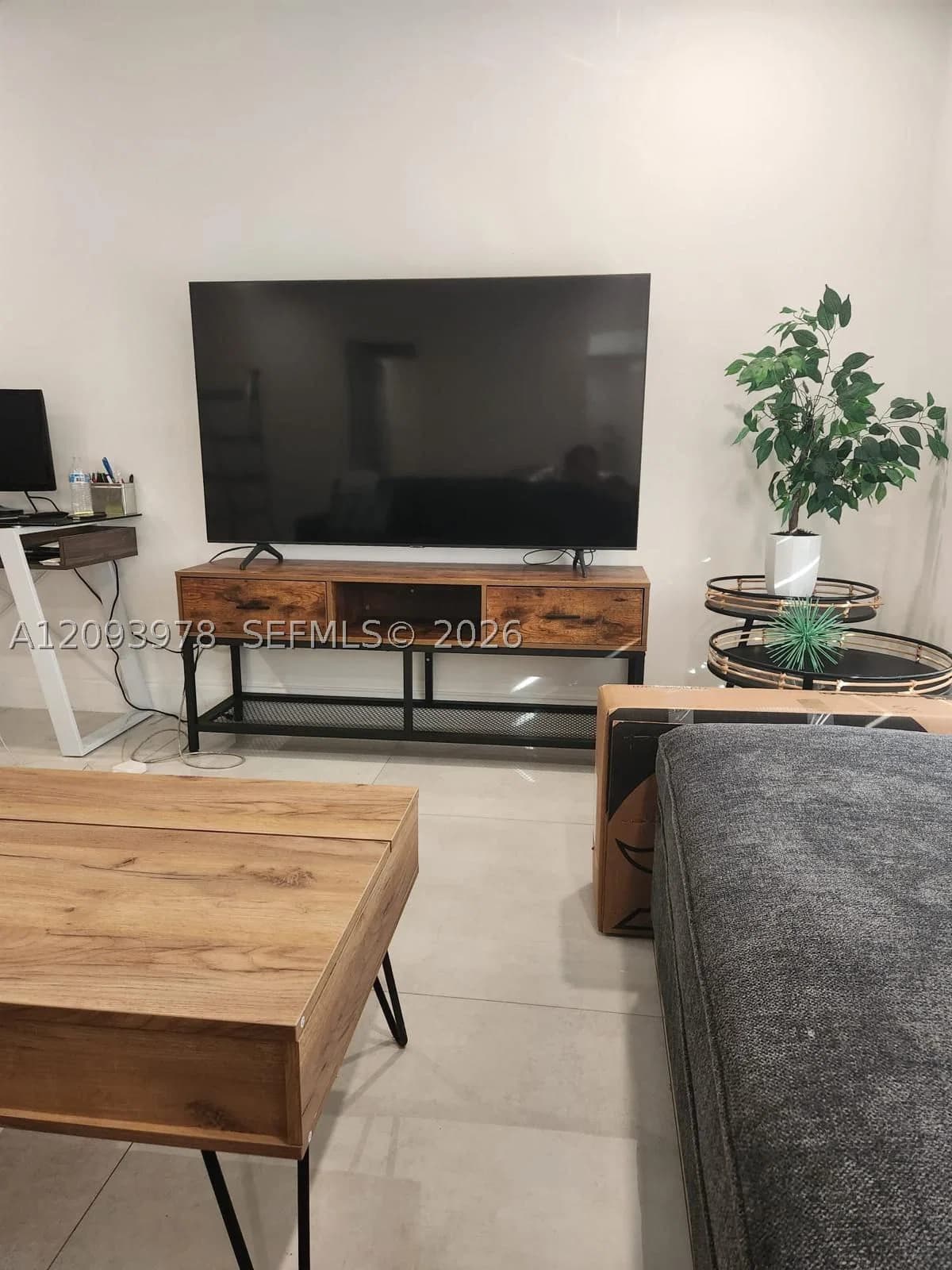 1-bedroom Property — 2165 47th St #B, Dania Beach, FL 33312