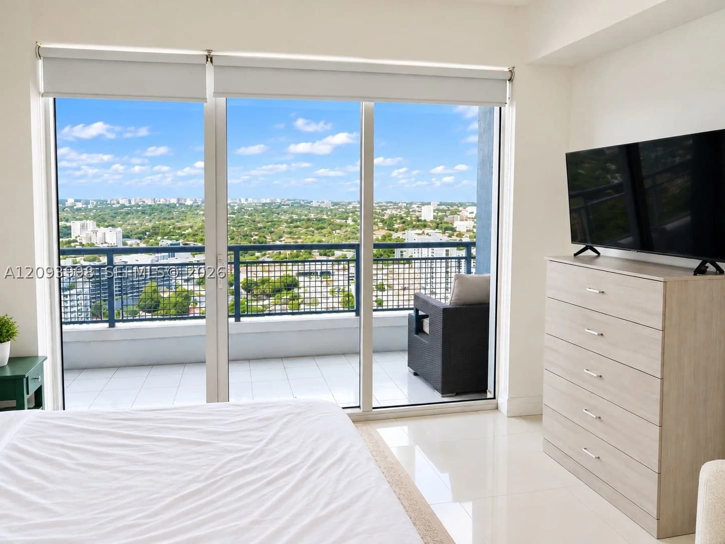 1-bedroom Condo — 60 13th St #2409, Miami, FL 33130