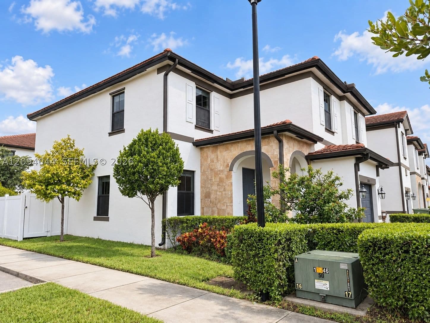 3-bedroom Townhouse — 10306 33rd Ln, Hialeah, FL 33018