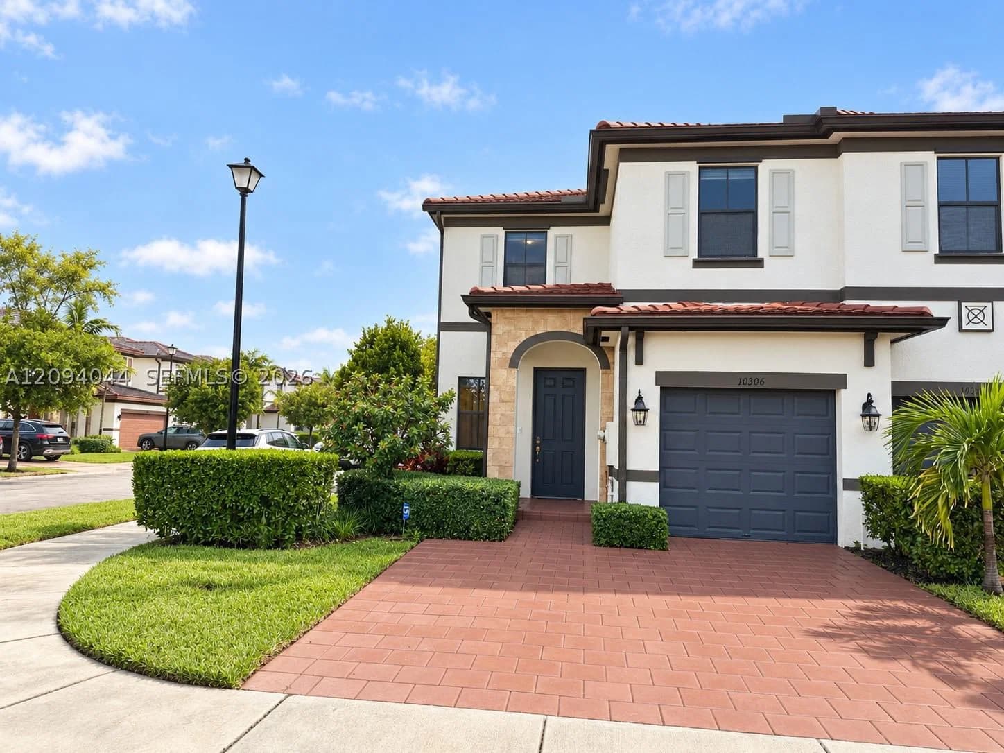 3-bedroom Townhouse — 10306 33rd Ln, Hialeah, FL 33018