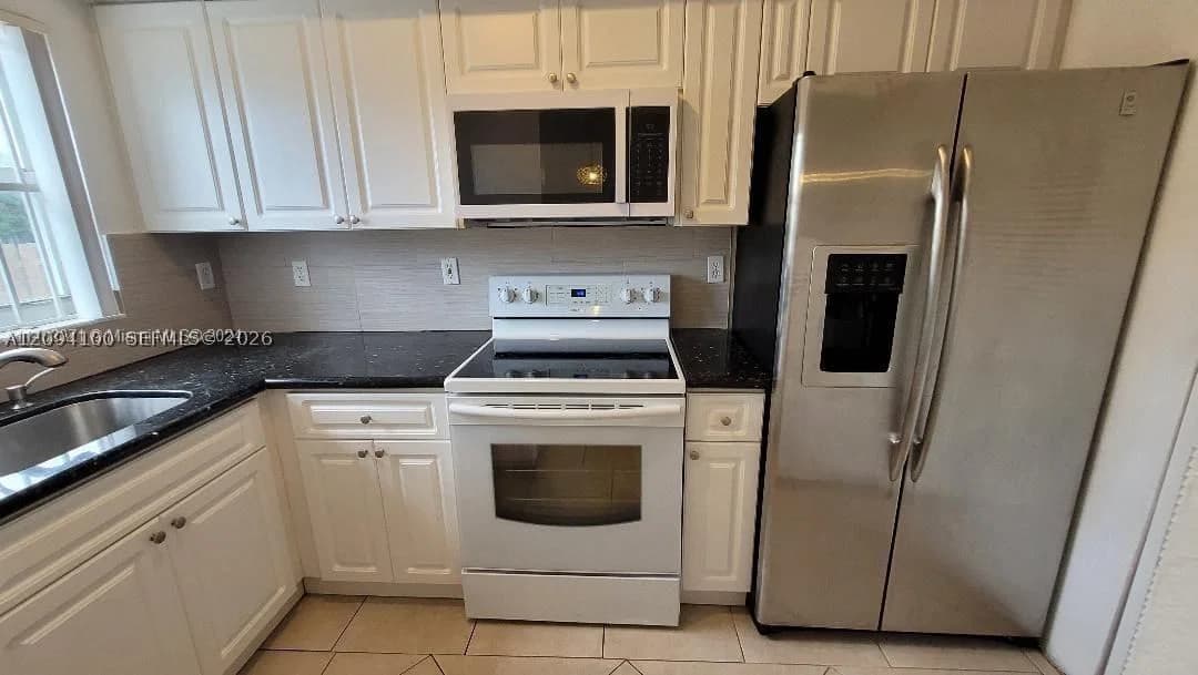 4-bedroom Condo — 8453 4th Ct #8453, Miami, FL 33150