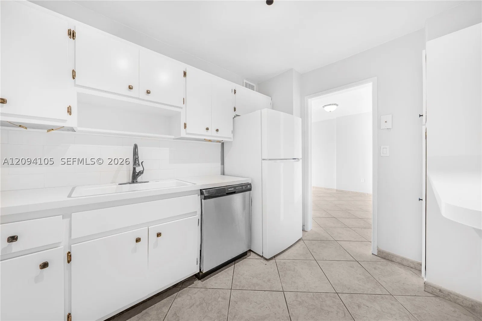 1+1 Condo — 400 Kings Point Dr #1427, Sunny Isles Beach, FL 33160