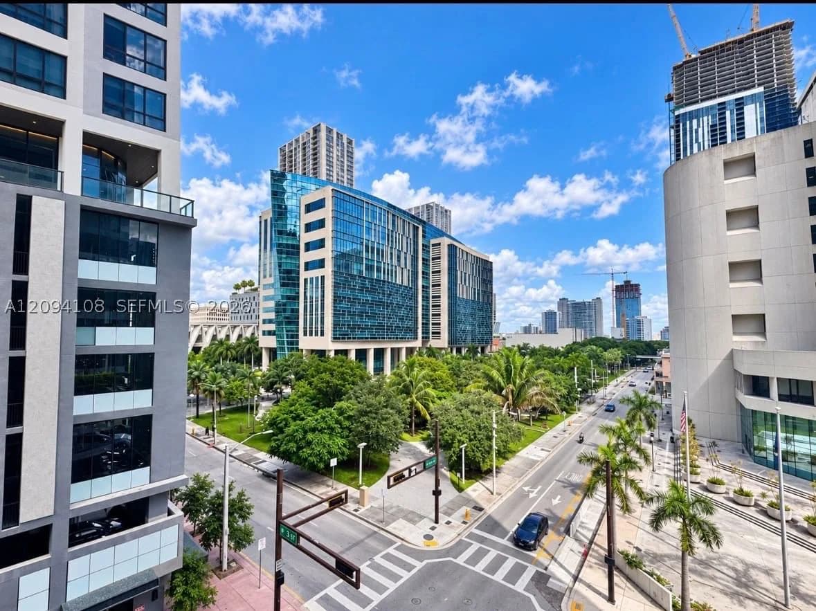 1+1 Condo — 225 Miami Ave #504, Miami, FL 33128