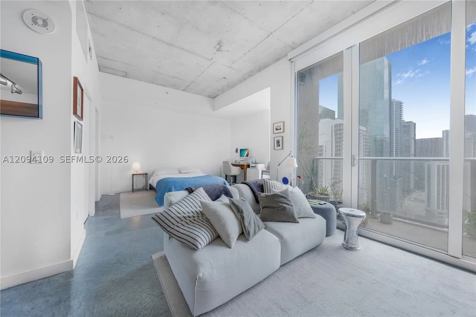 1-bedroom Condo — 151 1st St #2503, Miami, FL 33131
