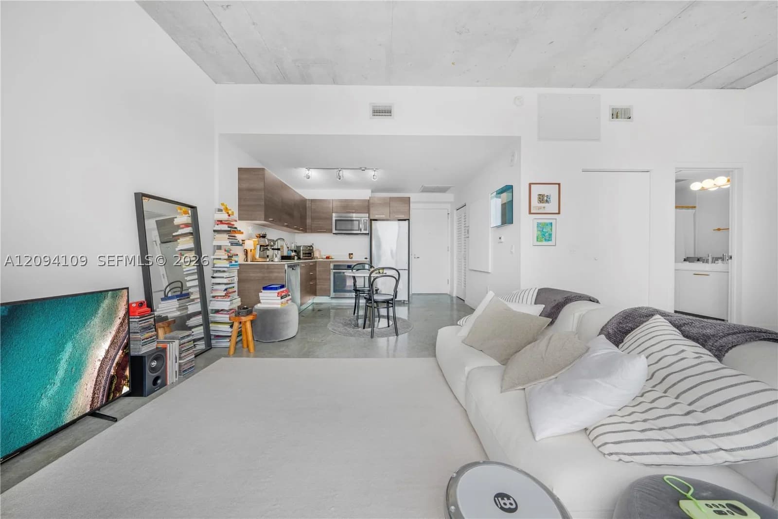 1-bedroom Condo — 151 1st St #2503, Miami, FL 33131