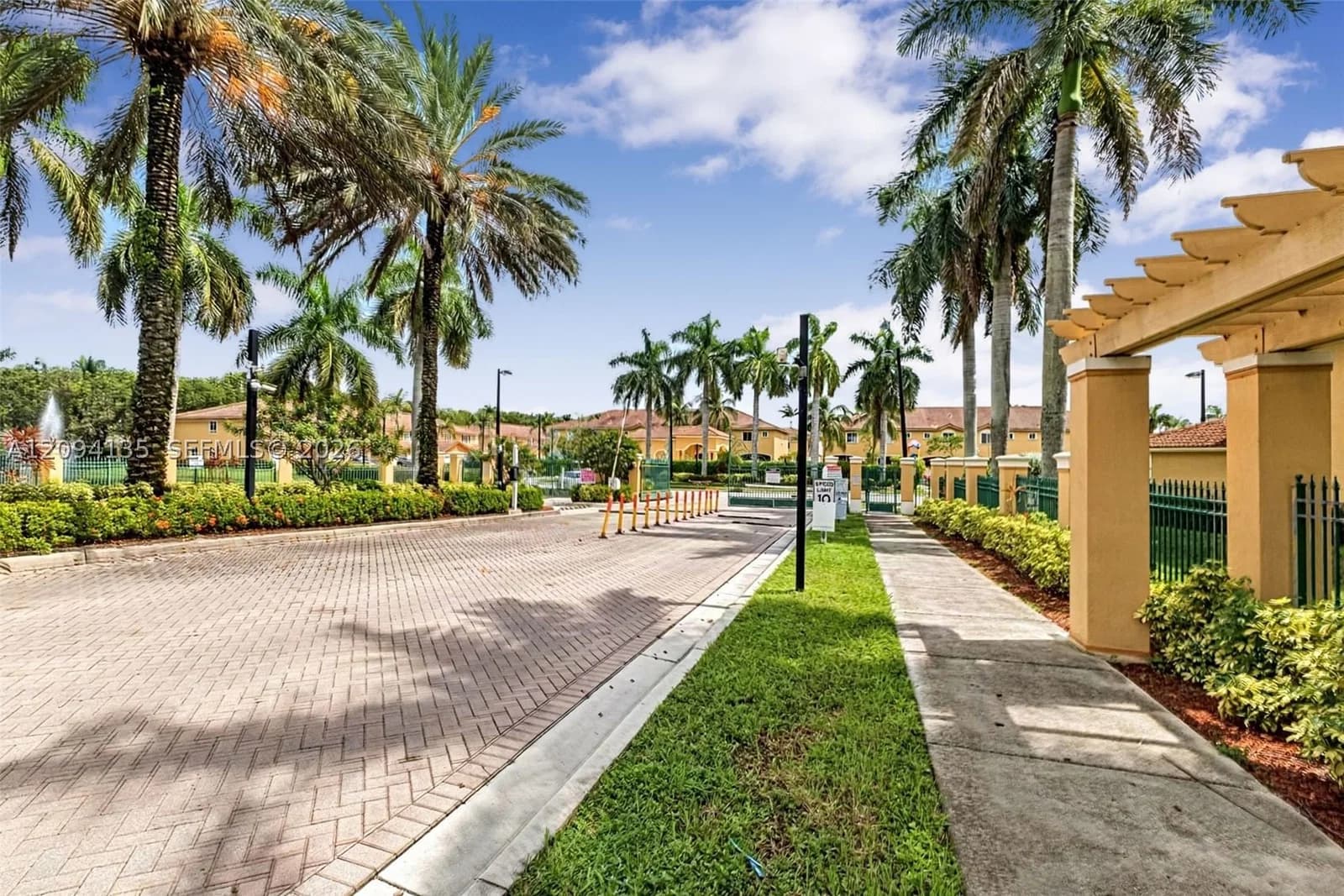 3+1 Townhouse — 590 PRINCESS DRIVE, Margate, FL 33068