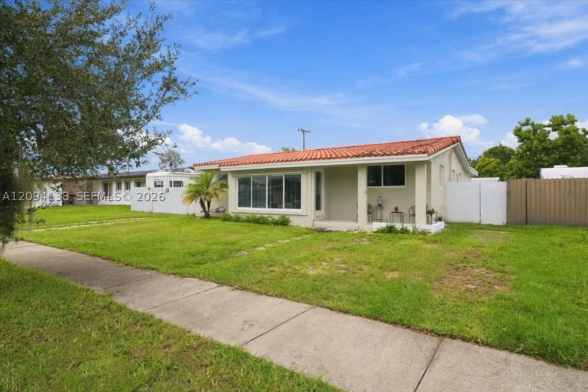 3+1 Müstakil ev — 9625 Dominican Dr, Cutler Bay, FL 33189