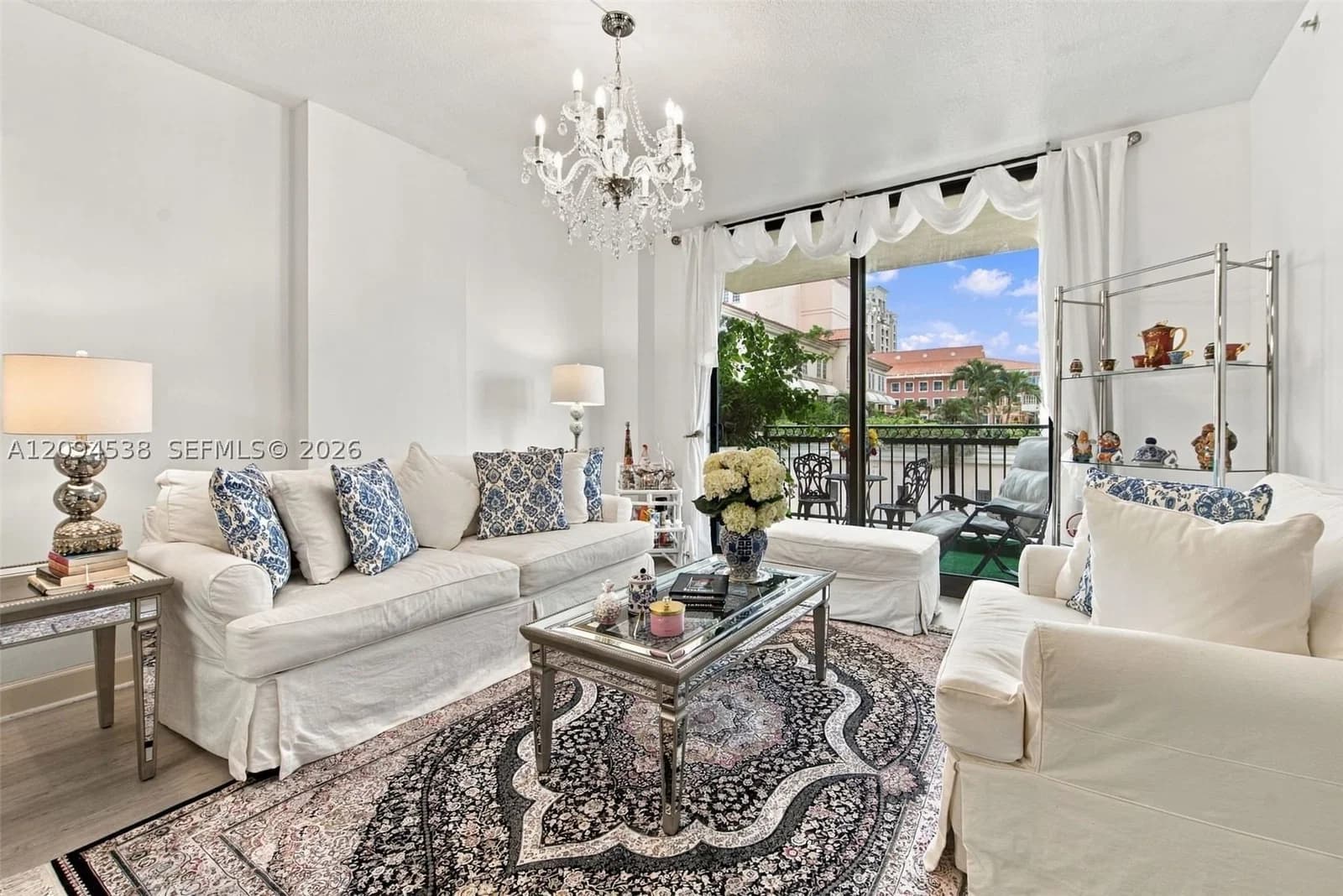 1-bedroom Condo — 55 Merrick Way #520, Coral Gables, FL 33134