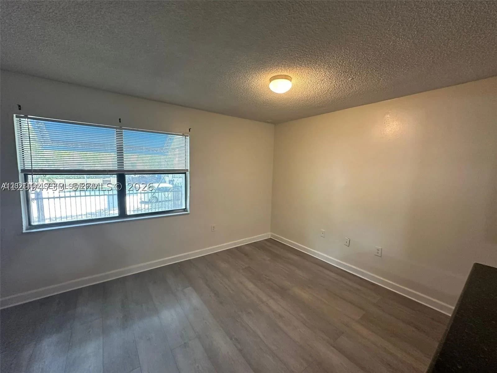 1-bedroom Condo — 950 11th St #1C, Miami, FL 33136