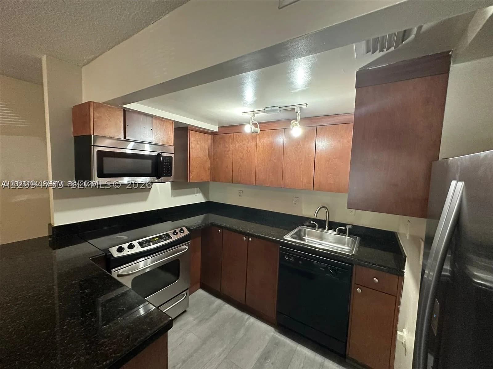 1-bedroom Condo — 950 11th St #1C, Miami, FL 33136