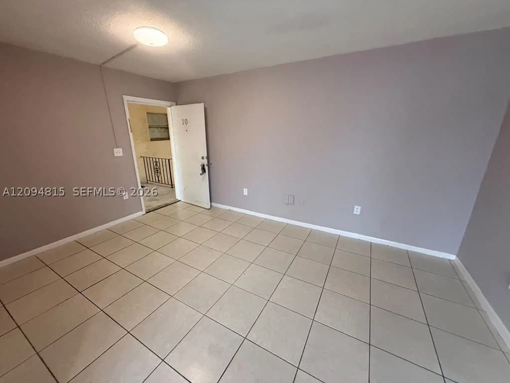 1-bedroom Property — 3130 21st Ct #10, Miami, FL 33142
