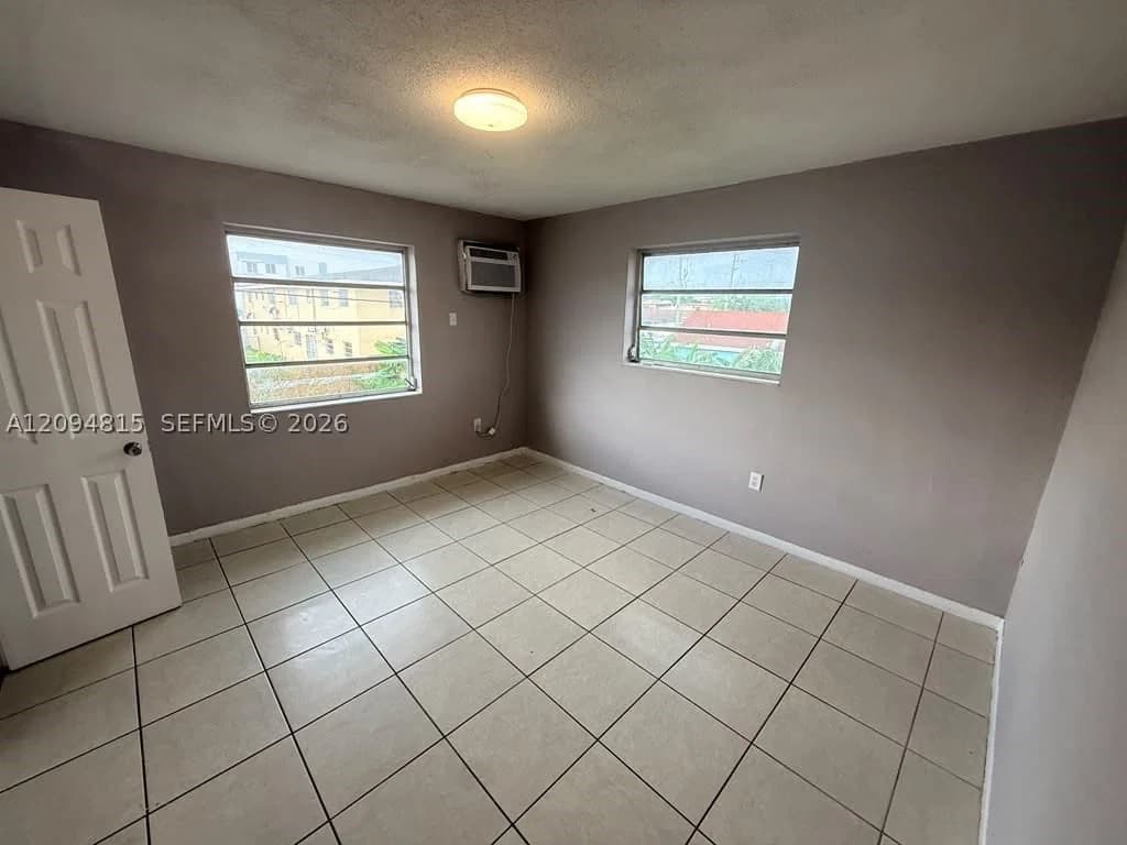 1-bedroom Property — 3130 21st Ct #10, Miami, FL 33142