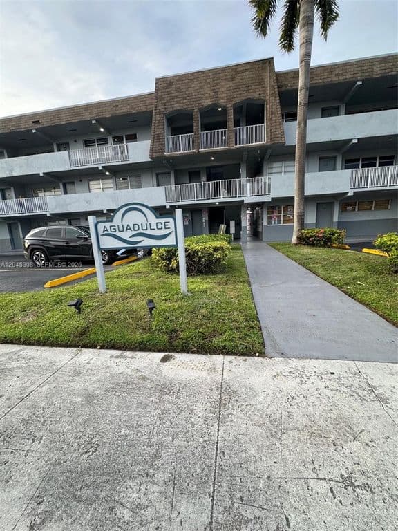 2+1 Condo — 11195 SW 1st St APT 314