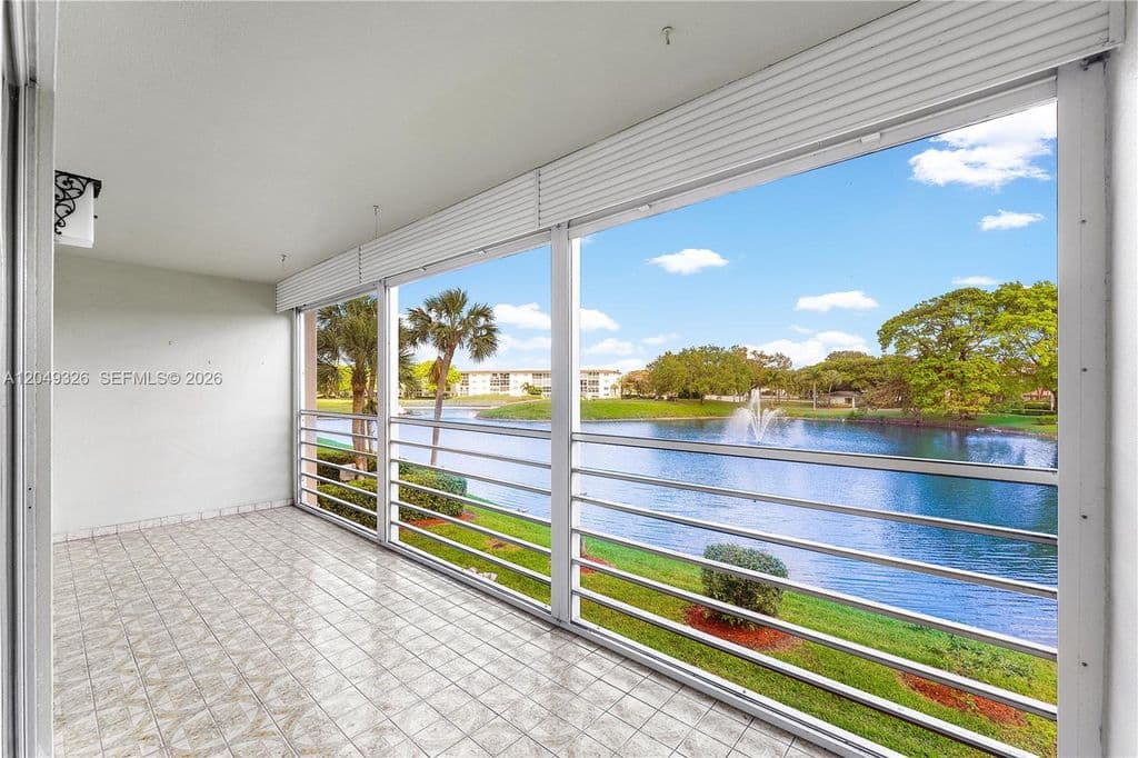 2+1 Condo — 4301 Martinique Cir APT H2