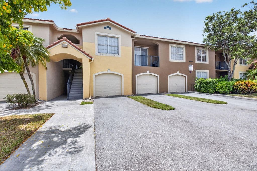 3-bedroom Condo — 15125 Michelangelo Boulevard #202