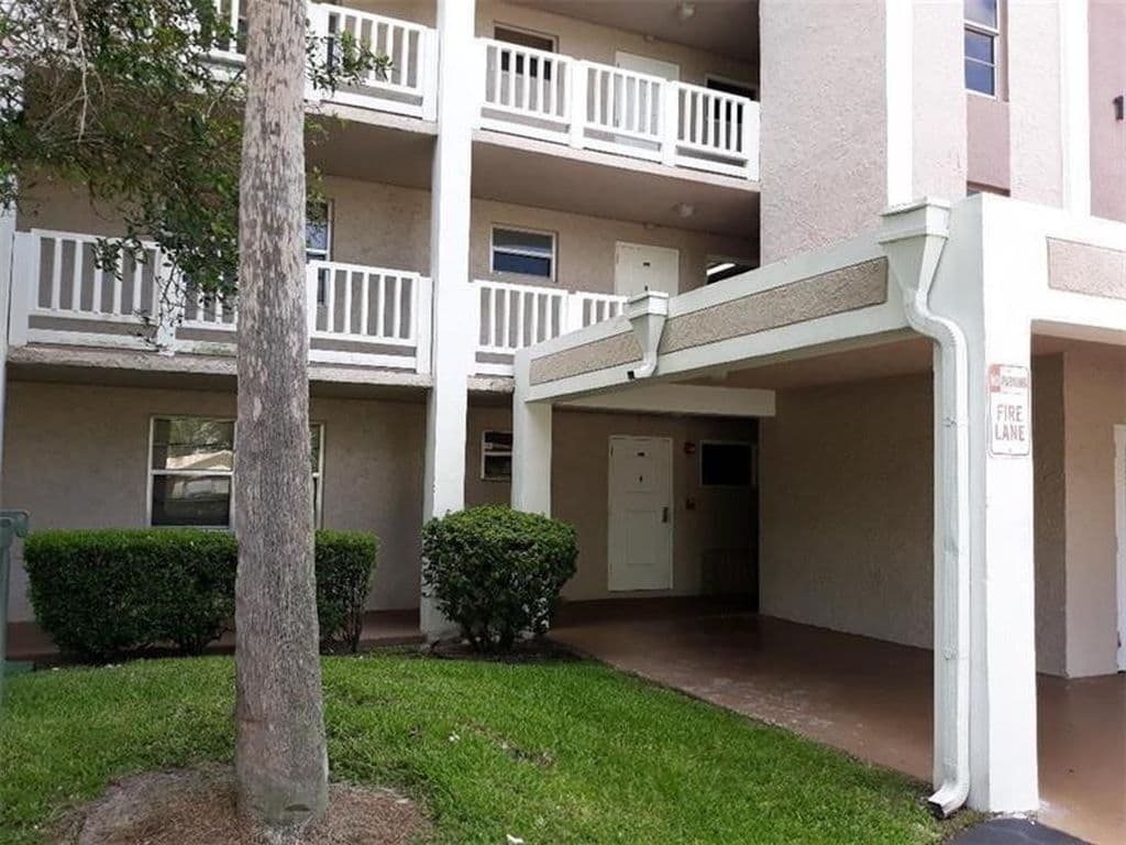 1+1 Condo — 1100 NW 87th Avenue #204