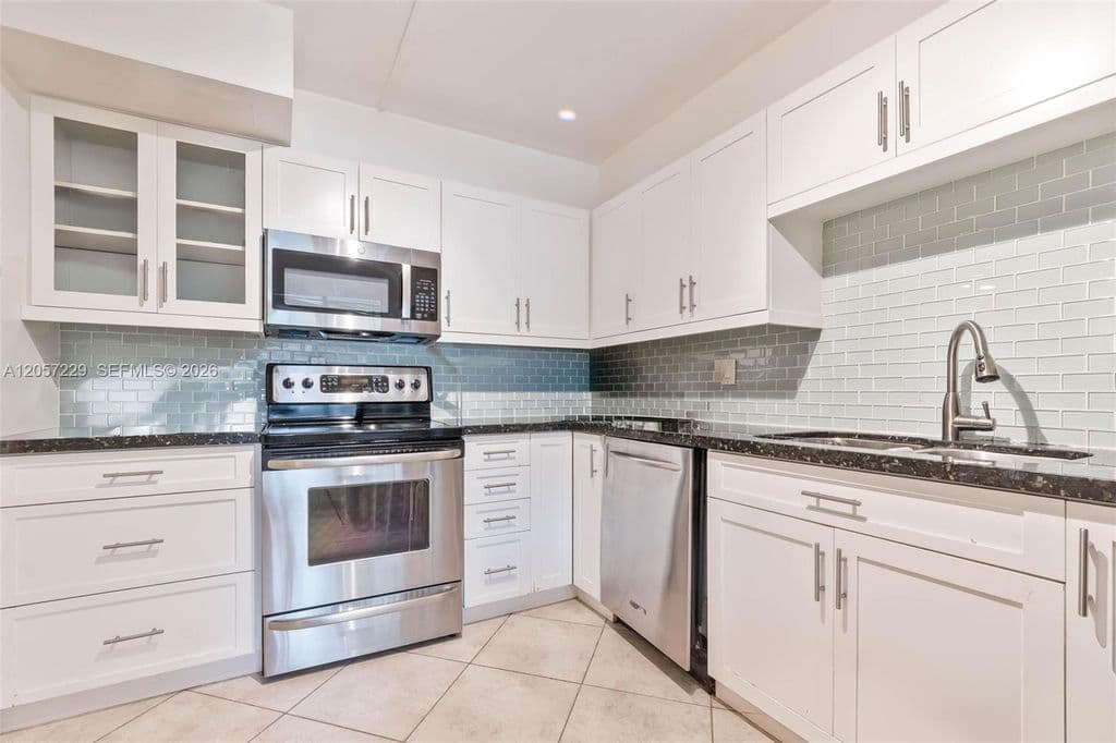 2-bedroom Condo — 325 Lakeview Dr APT 102