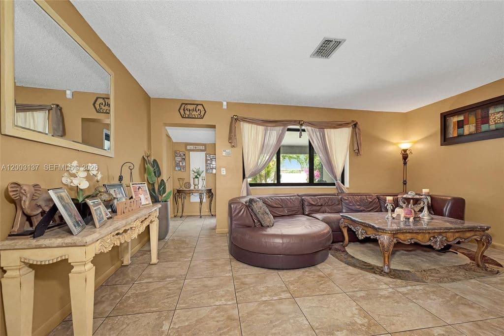 3+1 Müstakil ev — 2630 Everglades Dr