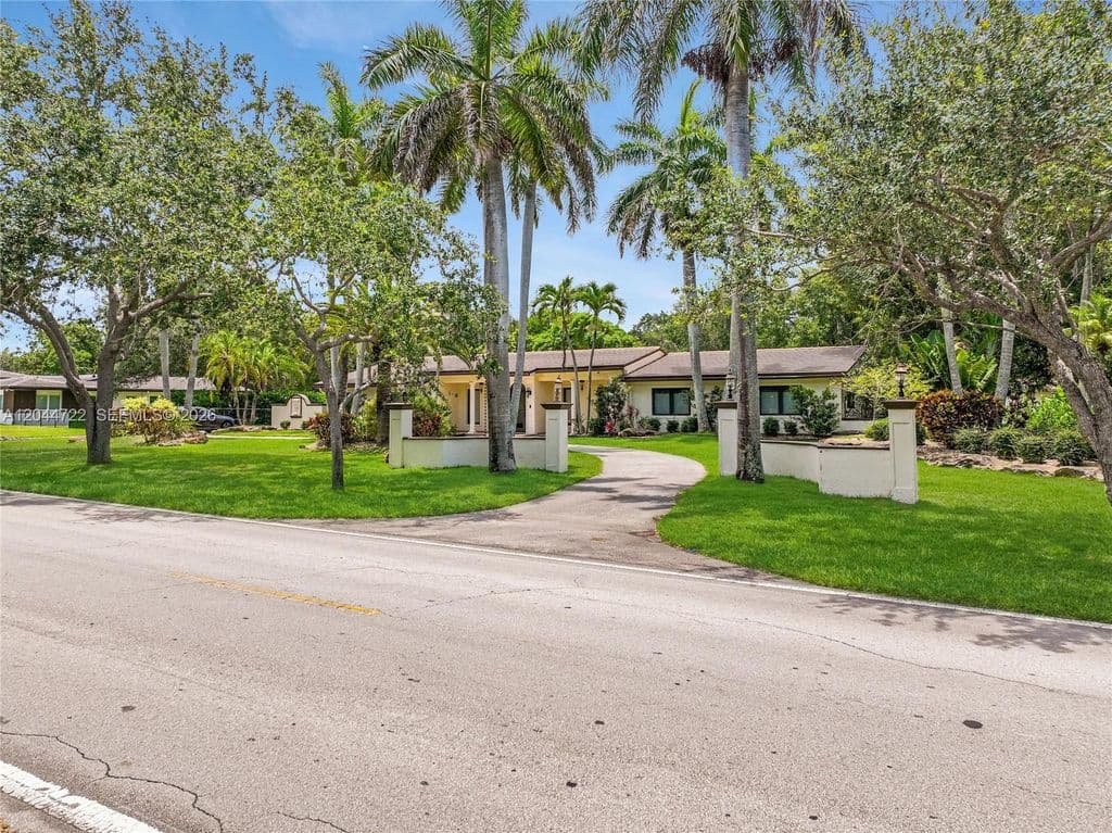 6+1 Müstakil ev — 6255 SW 120th St