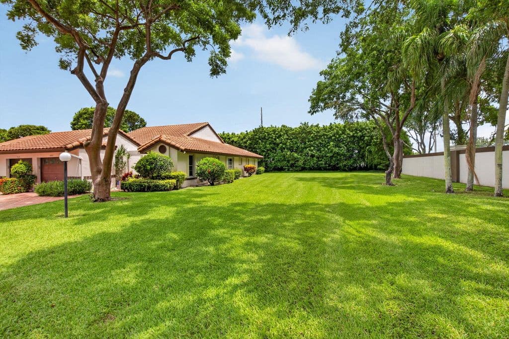 2-bedroom Condo — 6082 Waldwick Circle