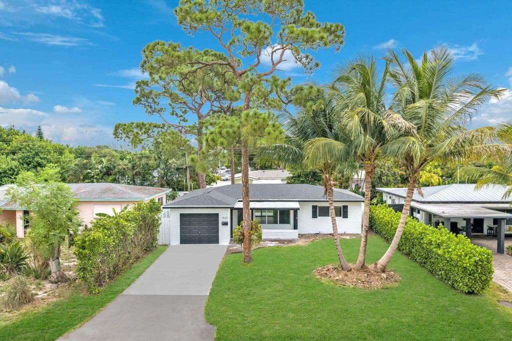 3-bedroom Single-Family Home — 4630 NE 5TH Terrace