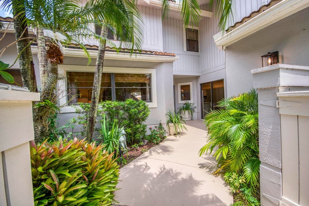 3-bedroom Property — 525 Prestwick Circle