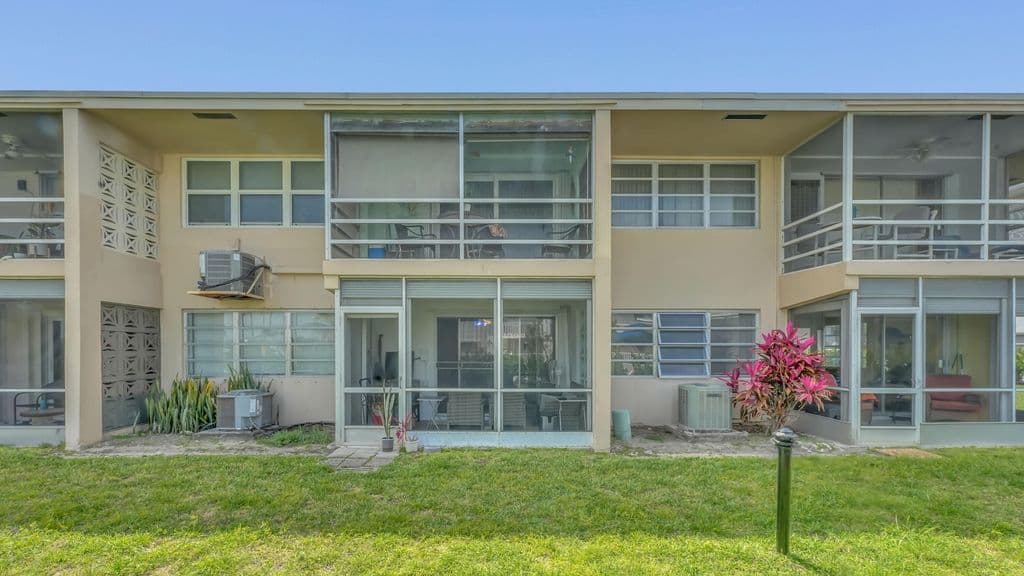2+1 Condo — 298 SE 6th Avenue #2
