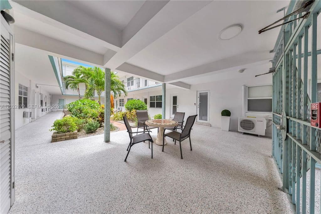 1+1 Condo — 260 Ocean Dr APT 12A