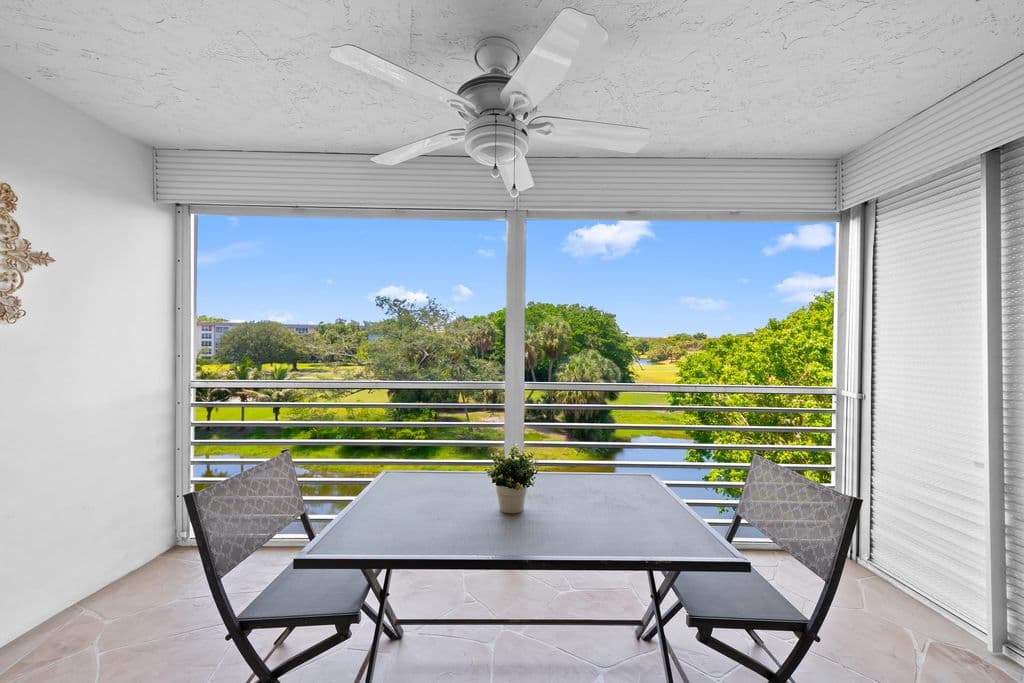 2-bedroom Condo — 3510 Oaks Way #406