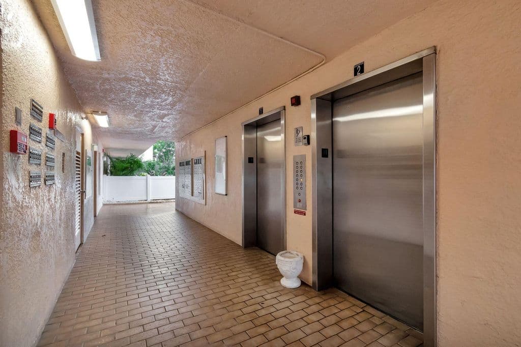 2+1 Condo — 14575 Bonaire Boulevard #402