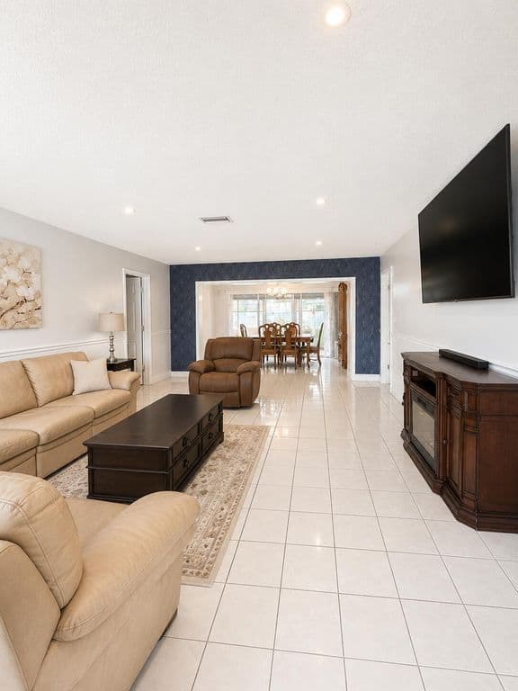 4+1 Müstakil ev — 10720 NW 26TH Place