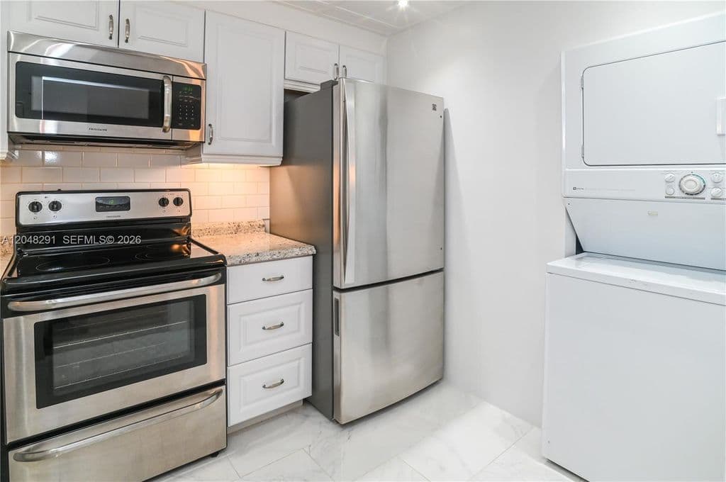 2+1 Condo — 130 Cypress Club Dr APT 324