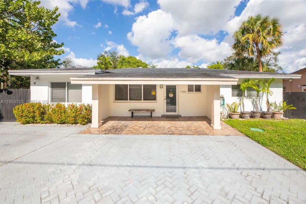 4+1 Müstakil ev — 1765 NE 145th St