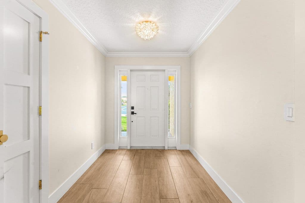 3-bedroom Single-Family Home — 226 Moccasin Trail W
