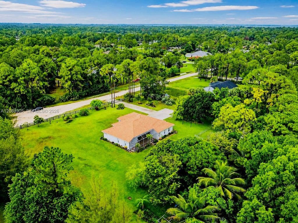 3-bedroom Single-Family Home — 17025 84th Ct N