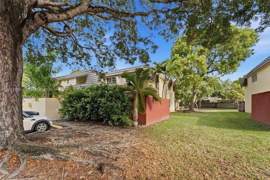 3+1 Mülk — 8489 SW 137th Ave #8489